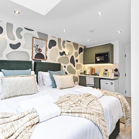Sleek & Modern Studio Getaway With Artistic Flair London Luaran gambar
