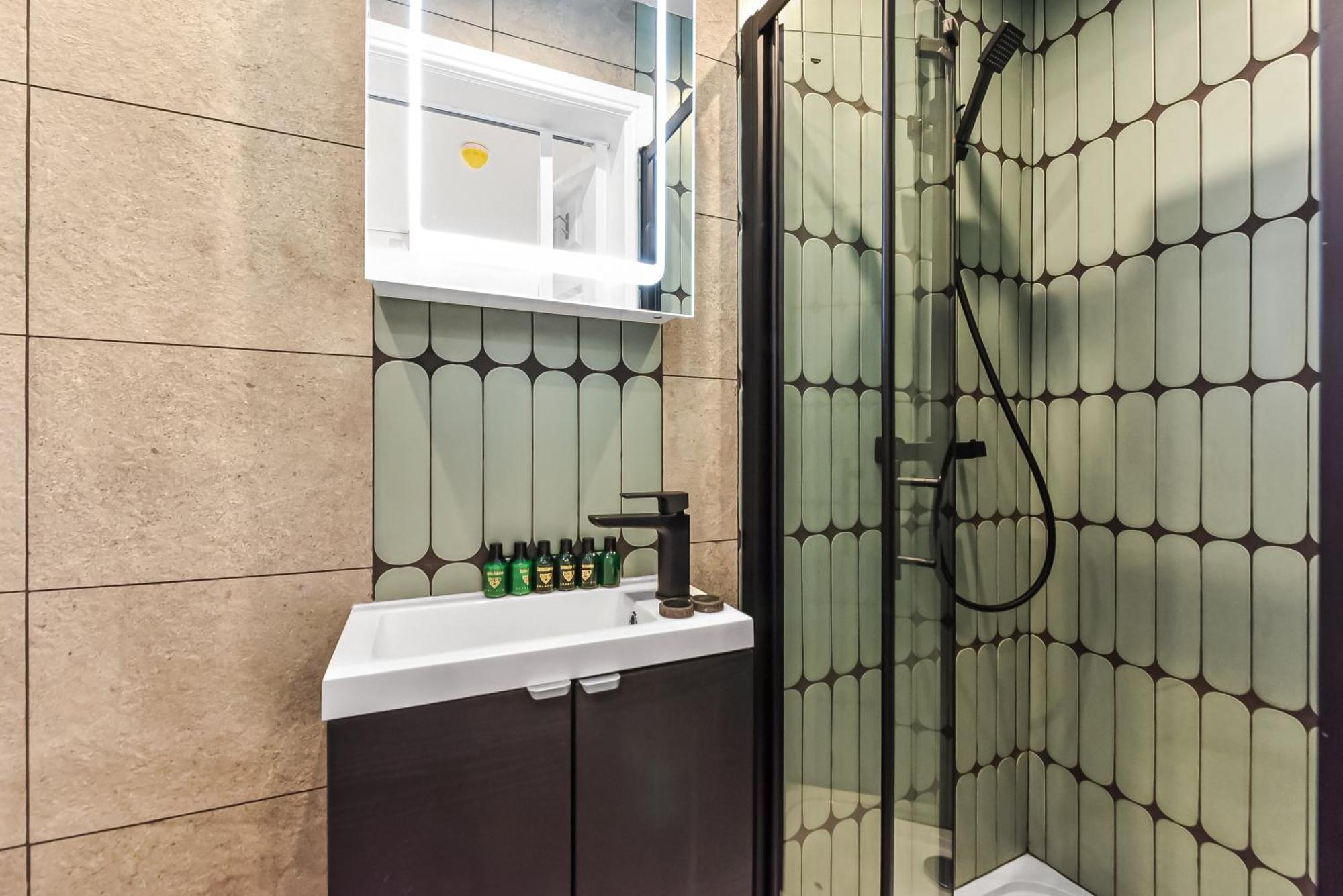 Sleek & Modern Studio Getaway With Artistic Flair London Luaran gambar